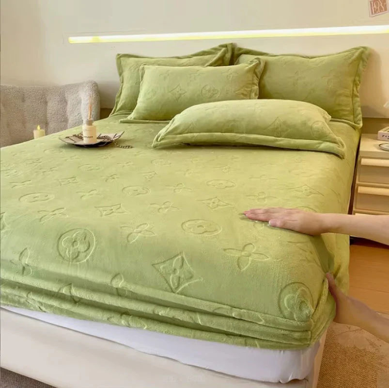 LV Luxurious velvet bedding set