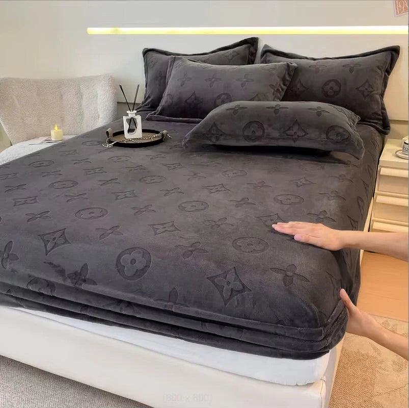 LV Luxurious velvet bedding set