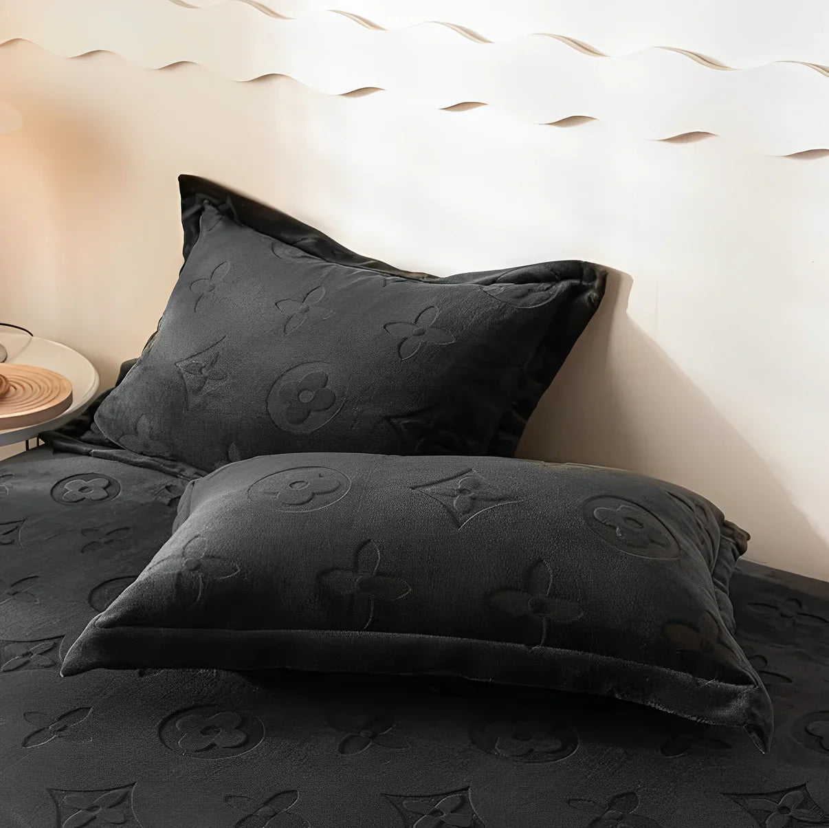 LV Luxurious velvet bedding set